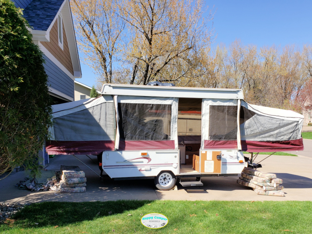 1999 Viking Pop Up Camper with cushions out